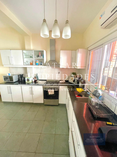 Venta Casa 5 Ambientes Con Parque Y Piscina En Haedo. Excelente Propiedad