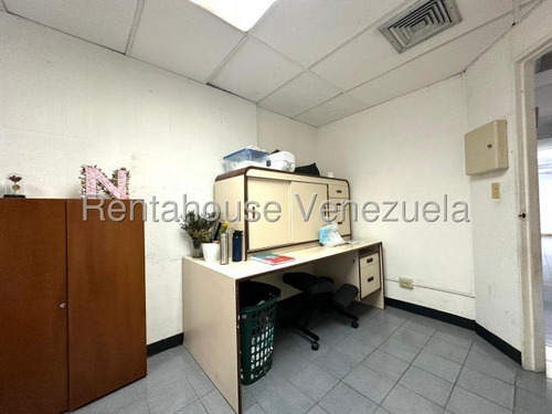 Excelente Local Comercial En Alquiler En Los Palos Grandes, 25-9993