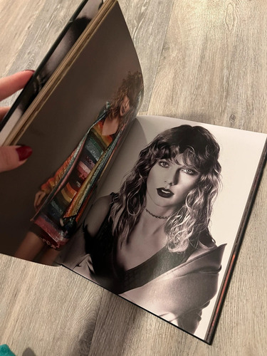 Reputation Book Capa Dura Taylor Swift