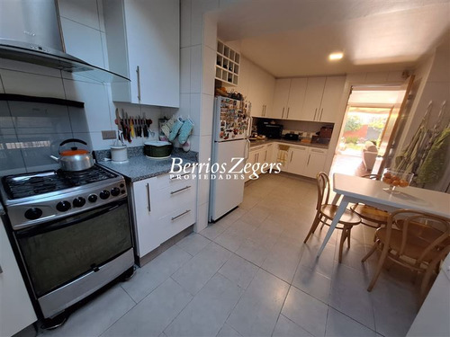 Casa Venta 4 Dormitorios, San Carlos De Apoquindo,las Condes