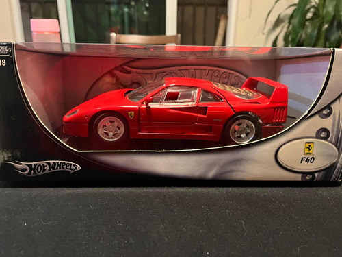 Ferrari F40 Hot Wheels Metal Collection 1:18