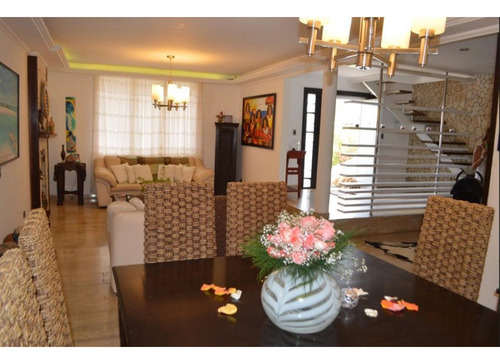 Casa En Venta Con Anexo En La Suiza San Antonio De Los Altos