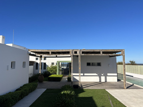 Casa En La Playa Primera Linea Del Mar. La Barra Punta Del Este.