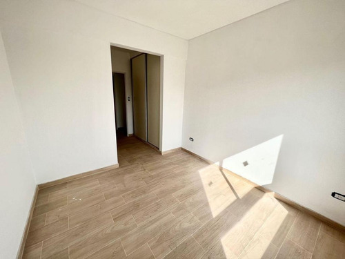 Imagen 13 de 15 de Departamento De 2 Ambientes Al Frente Con Balcon