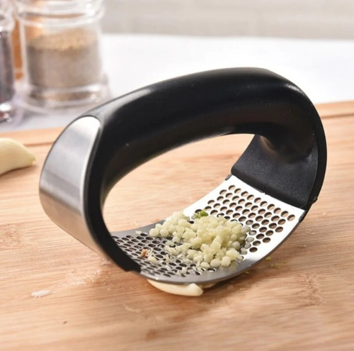 Imagem 5 de 9 de Espremedor Amassador Triturador De Alho Inox Manual Cozinha
