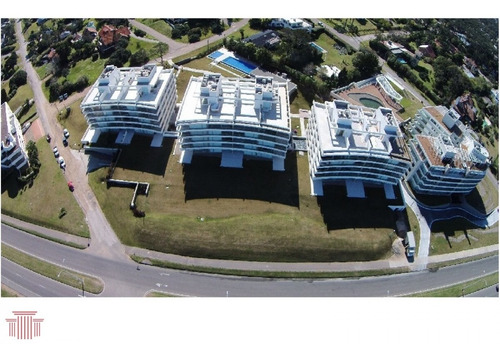 Apartamento En Punta Del Este , Mansa- Ref: 10827