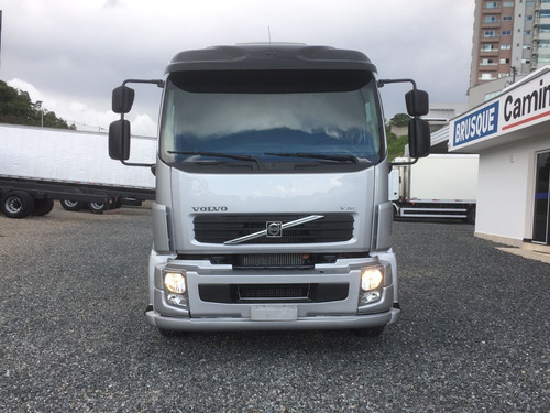 Imagem 3 de 11 de Volvo Vm 260 Ano 2010 Bitruk 8x2