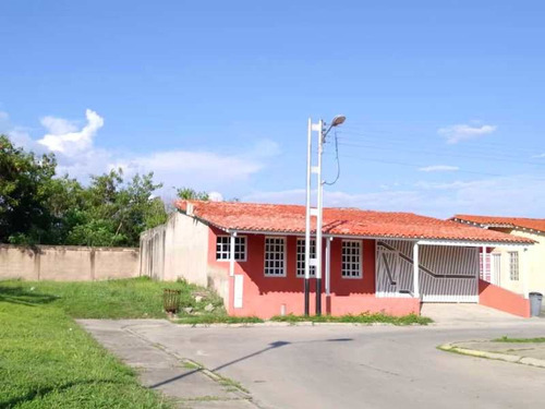 Casa Ampliada En Prados Del Lago Ciudad Alianza, Guacara. (yb)