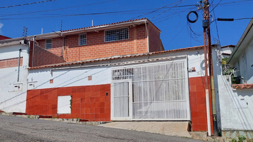 Townhouse Ubicado En El Conjunto Residencial Virgen Del Valle, De 132 M2 En La Macarena Sur Los Teques 