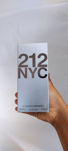 Imagen 1 de 1 de Perfume 212 Nyc 100ml Carolina Herrera Dama