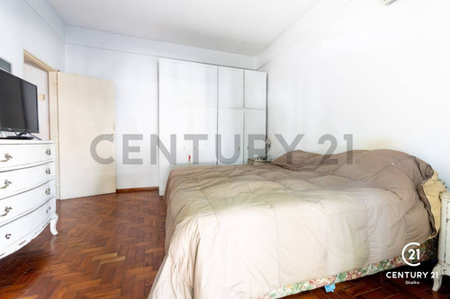 Venta Casa 3 Plantas 5 Dormitorio Cochera Quincho Terraza Jacuzzi. Abasto, Rosario
