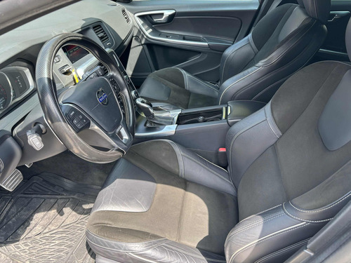 Volvo V60 2016 R Design T4