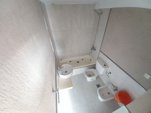 Imagen 9 de 14 de Departamento De 2 Ambientes Con Cochera