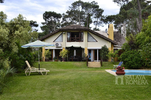 Imagen 8 de 15 de Venta - Casa, Pinares Parada 35, 4 Dormitorios, 2 Baños, Piscina Salinizada