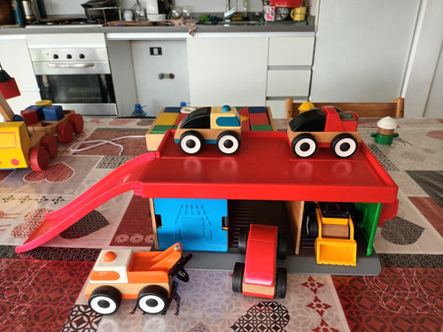 Garage Para Autitos - Marca Ikea Rojo (Usado)