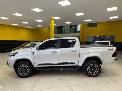 Toyota Hilux 2.8 D-4D TURBO DIESEL CD SRX PLUS 4X4 AUTOMÁTICO
