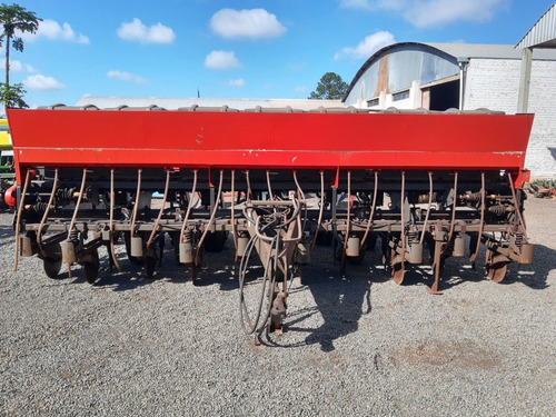 Imagem 2 de 4 de Plantadeira Sfill Mf 513 Hf 45