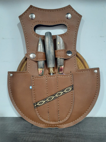 Imagen 2 de 7 de Set Asado Parrilla Tabla Cuchillo Tenedor Chaira Funda Cuero