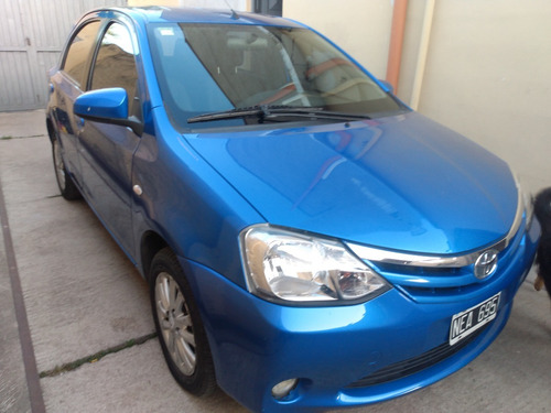Imagen 2 de 8 de Toyota Etios