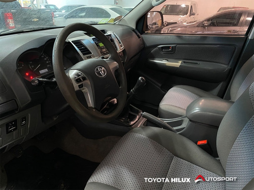 Imagen 4 de 14 de Toyota Hilux Sr 4x4 Mt