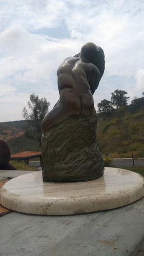 Escultura En Bronce Y Resina Desnudo