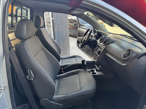 Volkswagen Saveiro 1.6 MI CS 8V FLEX 2P MANUAL G.V