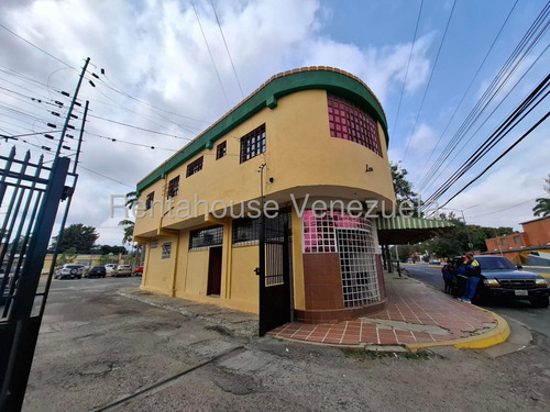 Local En Venta Con Fines Comercial Y Residencial De Dos Plantas, Ubicado En Una Zona Estrategica De Alto Trafico Peatonal Y Vehicular. Barquisimeto + Profesional Inmobiliario Mehilyn Perez +