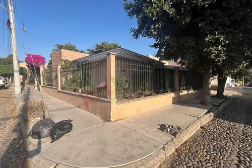 Casa En Chapultepec: 1 Piso, Confort Y Amplitud.
