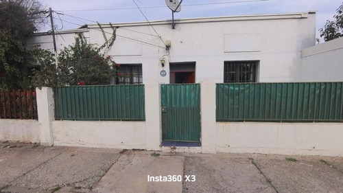 Amplia Casa Antigua Con Patio. Zona Residencial