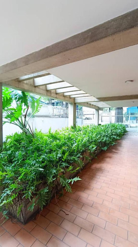 Se Vende  En Las Mercedes Edificio De 803.77 M2 De Terreno