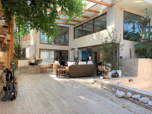 Moderna Y Lujosa Casa En Venta En Las Condes