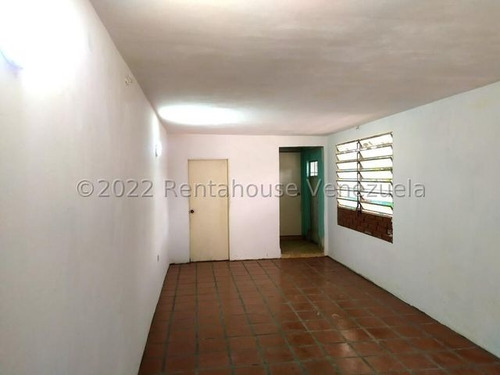 Imagen 3 de 30 de Casas En Venta Zona Centro - Este De Barquisimeto Cod # 23-12140 Centrica Y Con Potencial Comercial. Asesor Inmobiliario Katty Vasquez 412-1498654. Pide Tu Cita! Excelente Oportunidad De Negocio!!....