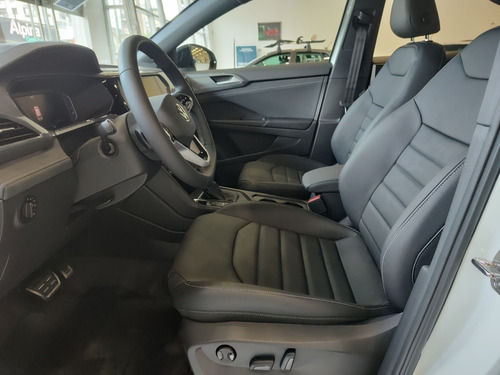 Imagen 13 de 25 de Volkswagen Taos Highline 250 Bitono Autotag My23 Autotag 0km