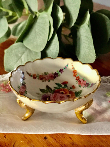 Antiguo Despojador Petit Centro De Porcelana Europea