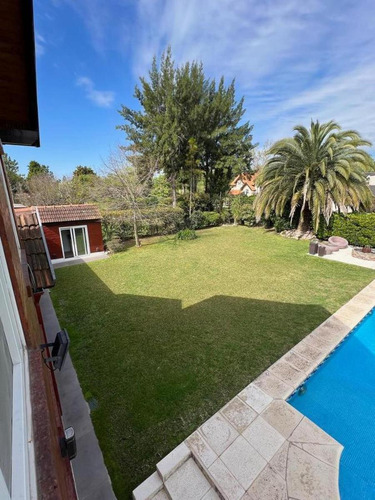 Casa En Venta - 6 Dormitorios 3 Baños - 380mts2 - Echeverría