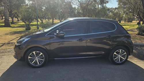 Peugeot 208 1.6 Feline