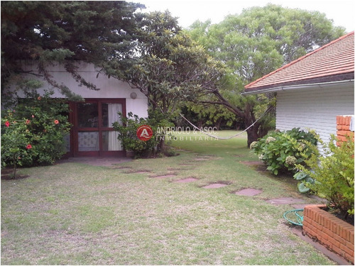 Casa En Zona De Playa Brava Y Aidy Grill- Ref: 5328