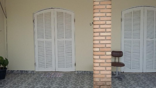 Casa Com Varanda E Quintal No Jamaica Em Itanhaém - 2597 Npc
