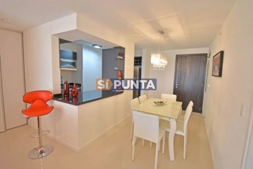 Imagen 6 de 8 de Alquiler De Apartamento Temporario De 2 Dormitorios En Edificio Icon Brava Punta Del Este