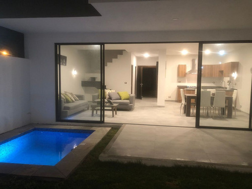 Estrena Casa En San Isidro Juriquilla Con Alberca Propia, 3 