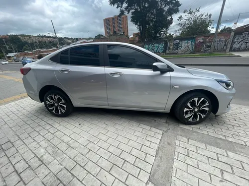 Chevrolet Onix 1.0T Premier Sedan At