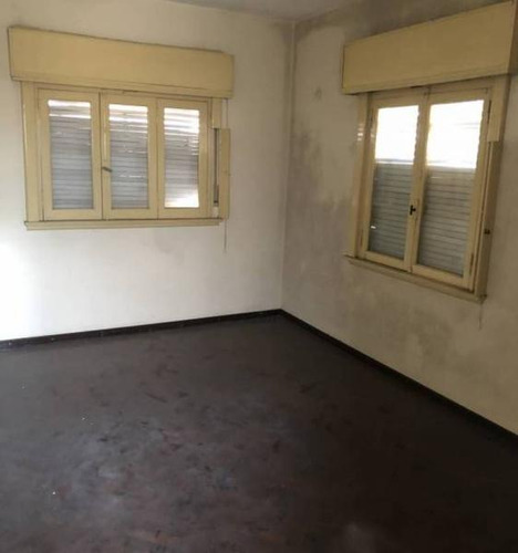 Casa Con Galpon Y Cochera ,excelente Zona !!!