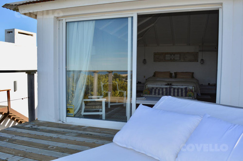 Casa Impecable Con Piscina Y Vista Al Mar En El Chorro.