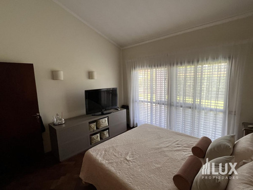 Imagen 16 de 30 de Venta Casa 3 Dormitorios Jardín Piscina Quincho . Av Pellegrini Al 100 Roldán