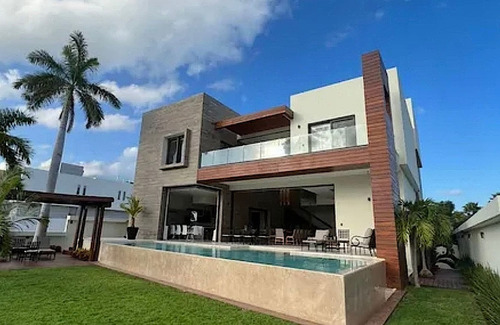 Casa Con Acceso A La Playa, En Venta, Puerto Cancún