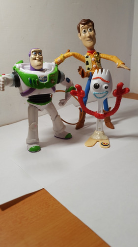 Buzz Lightyear Karate | Sheriff Woody | Forky Toy Story 4 (Usado)