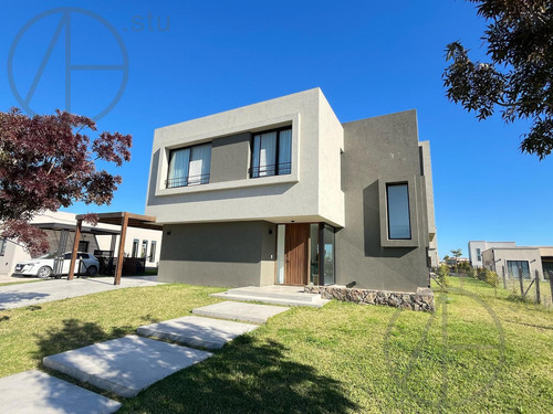 Casa En Venta De 5 Ambientes En Puertos