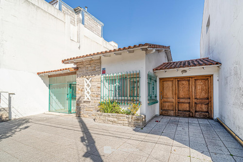 Venta - 2 Casas Con Gran Parque Y Pileta - Zona Pompeya