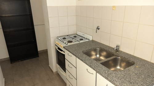 Departamento Planta Baja 5 Y 45 Dormitorio Con Placard, Patio, Cochera