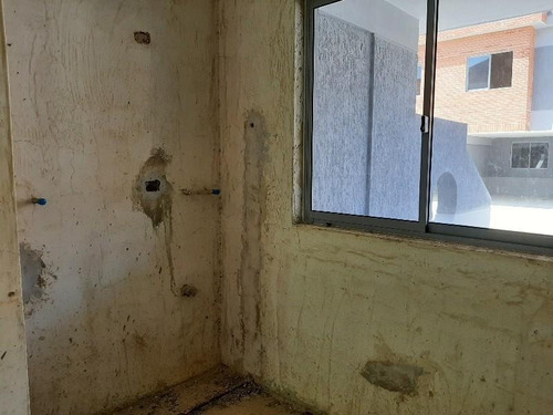 Imagen 8 de 15 de Town House En Venta En Res. Santa Cruz Cod: Inth-039